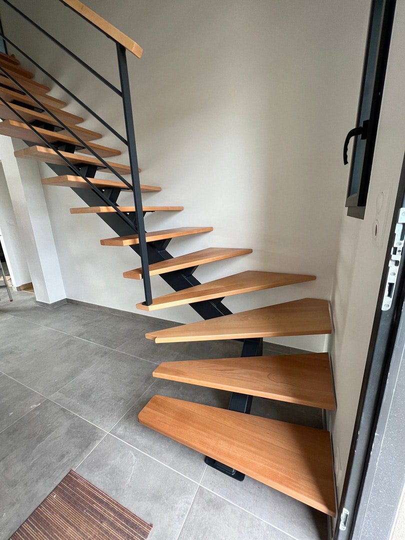 Escaliers en bois avec garde corps métal