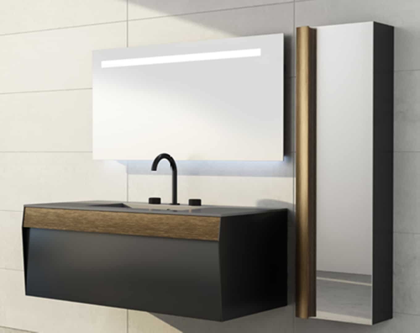 Salle de bain contemporaine avec un meuble-vasque noir élégant rehaussé de bois, une vasque à poser et un grand miroir éclairé par une bande lumineuse horizontale en